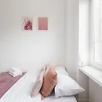 Daire Tamka Powisle Pink By Bookinghost Varşova