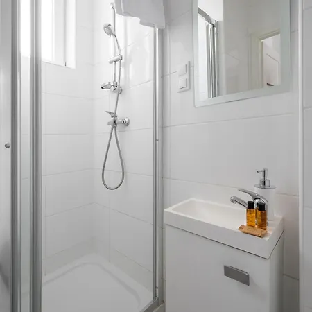 Tamka Powisle Pink By Bookinghost